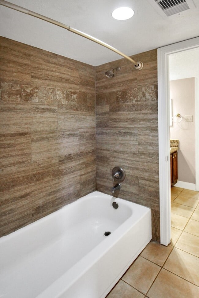 Building Photo - 12630 Summer Mill Dr