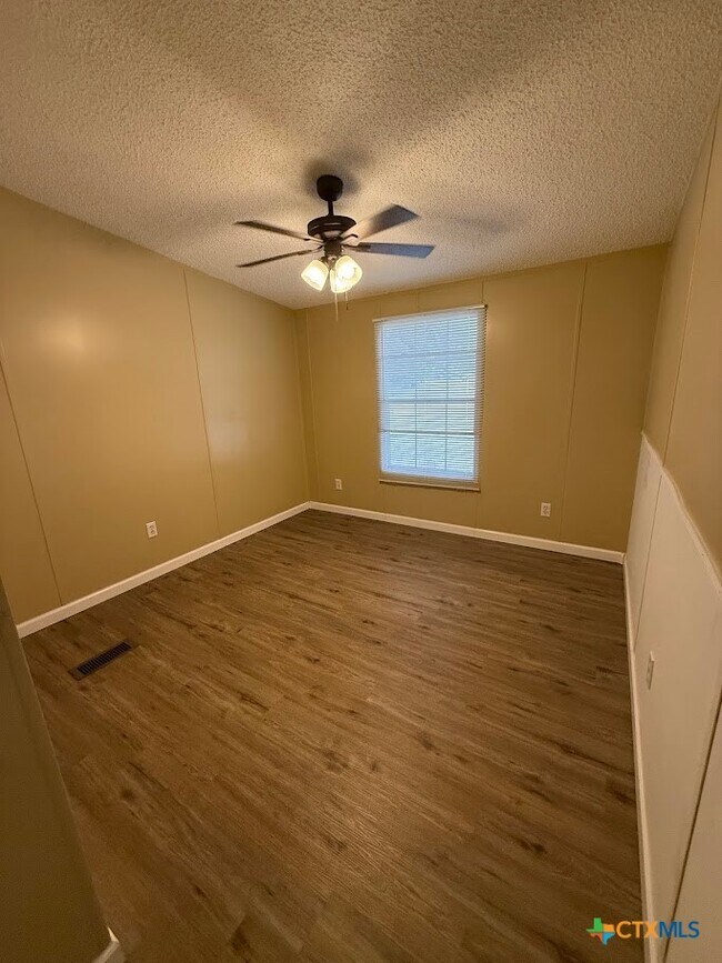 Building Photo - 136 Sonnyland Dr