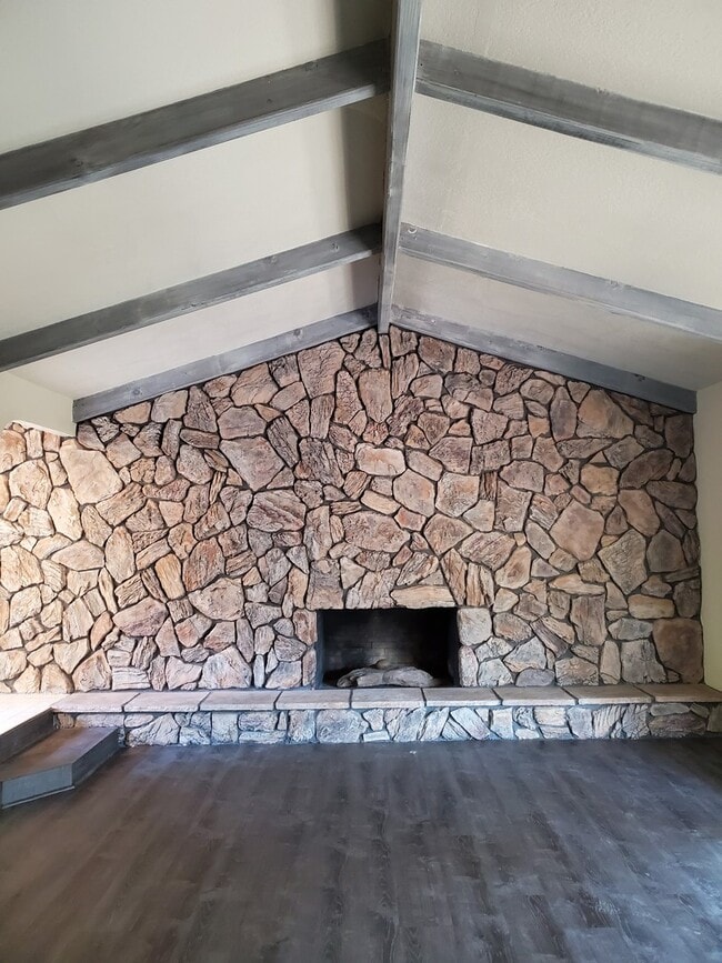 Building Photo - Modesto 3 bedroom 2.5  bathroom off McHenry