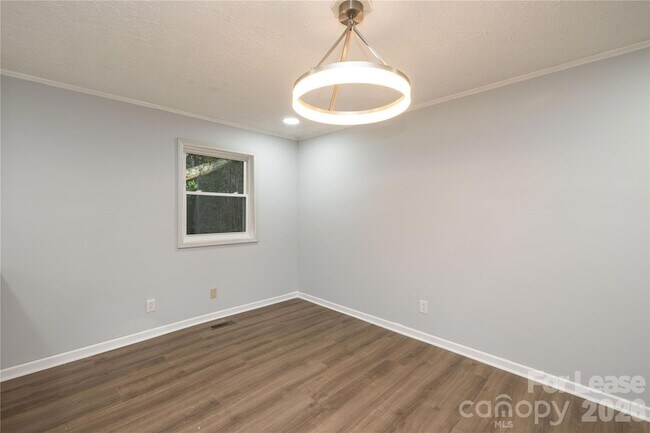 Building Photo - 420 Eastover Ave