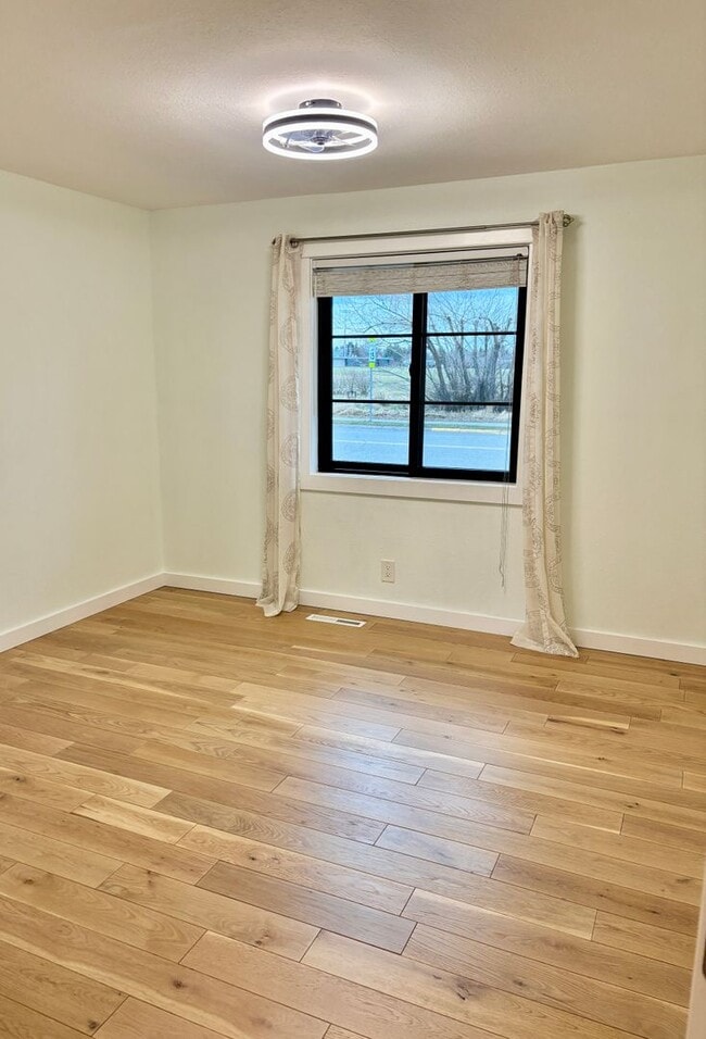 Building Photo - Spacious House. Expansive Lot. Prime Location