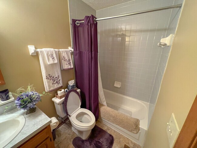 Building Photo - Stunning Rental Home in Indian Creek - Rey...