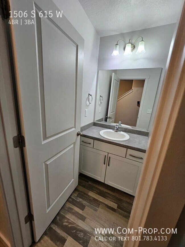 Building Photo - 1506 615 W