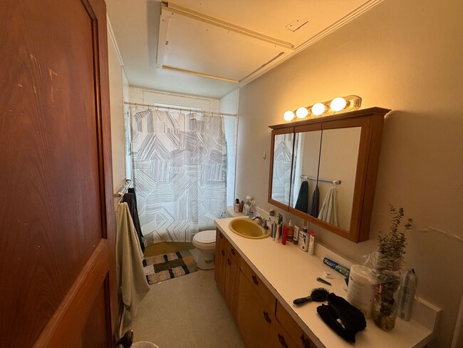 Building Photo - 203-205 King Street