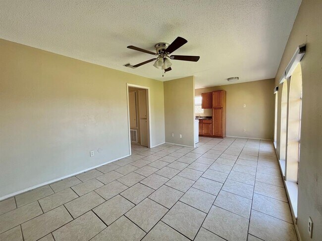 Primary Photo - 3021 Sycamore Ave