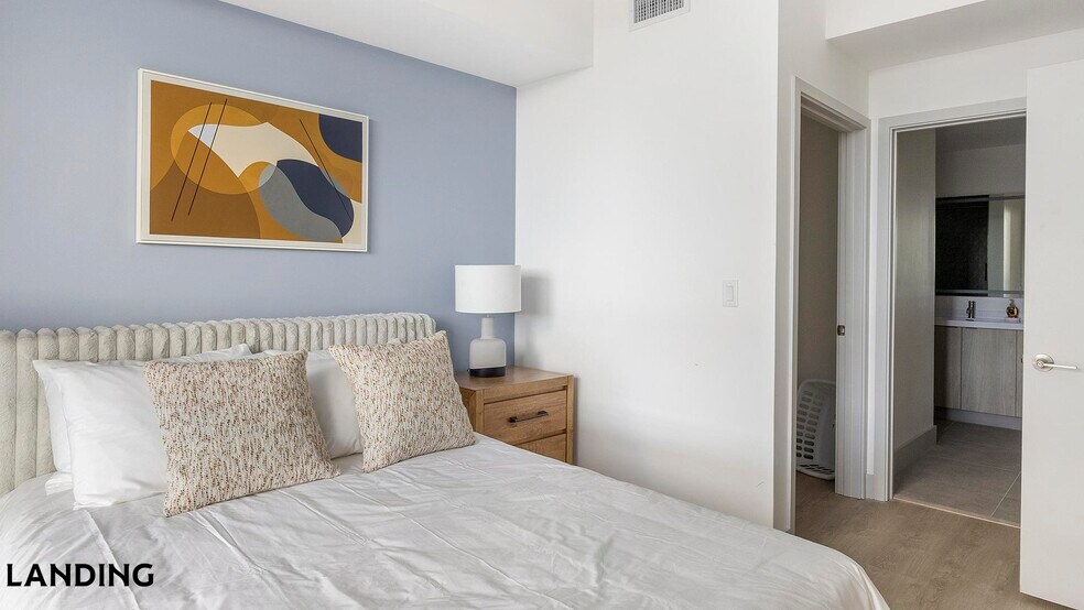 Building Photo - 1155 NE 126th St