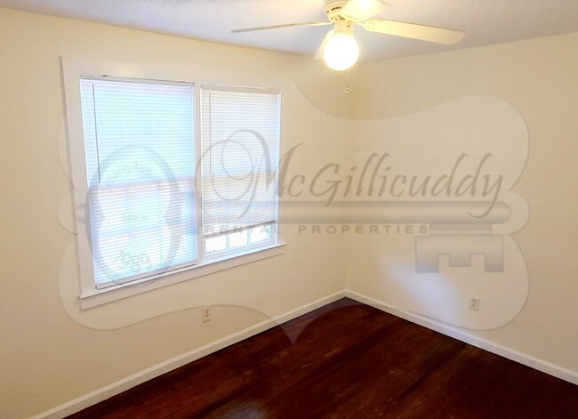 Building Photo - 1208 Holden Dr