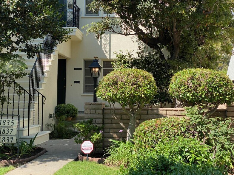 Building Photo - 1837 Kelton Ave