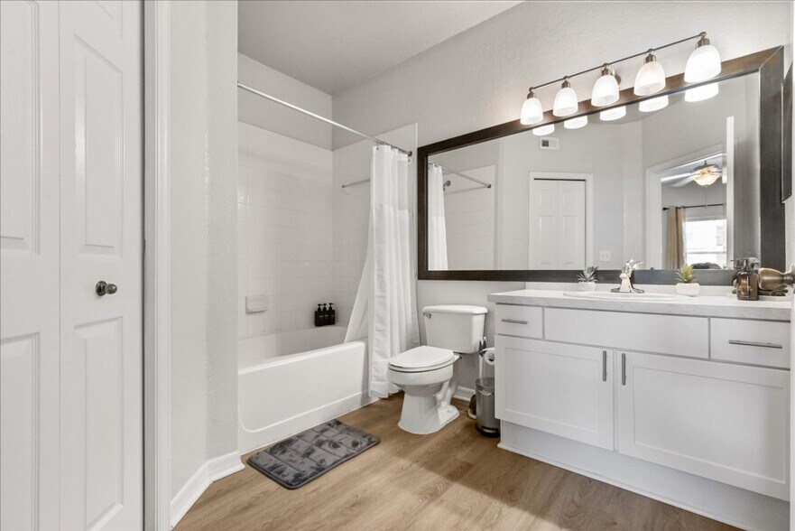 Building Photo - 19138 Portofino Dr