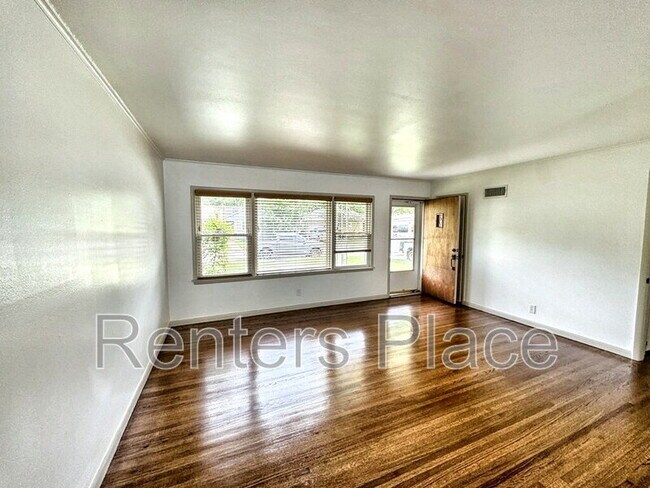 Building Photo - 1506 E 54th St