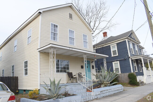 Building Photo - 615 Red Cross St