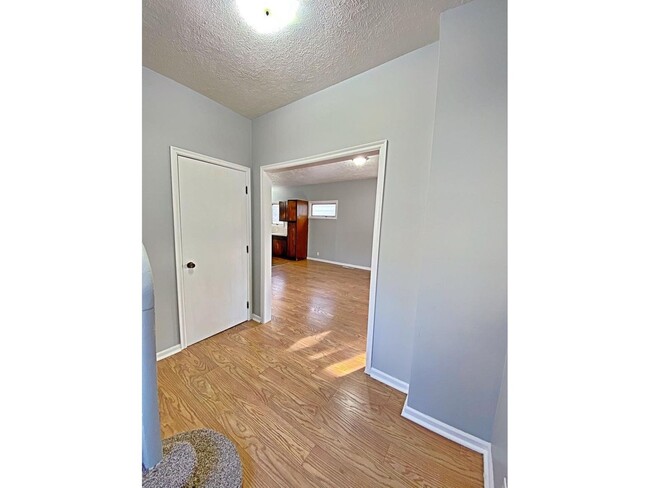 Building Photo - 4707