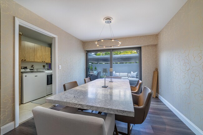 Building Photo - 2451 Presidential Way