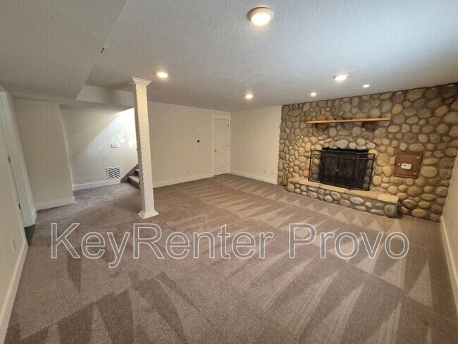 Building Photo - 75 S Astor Ln