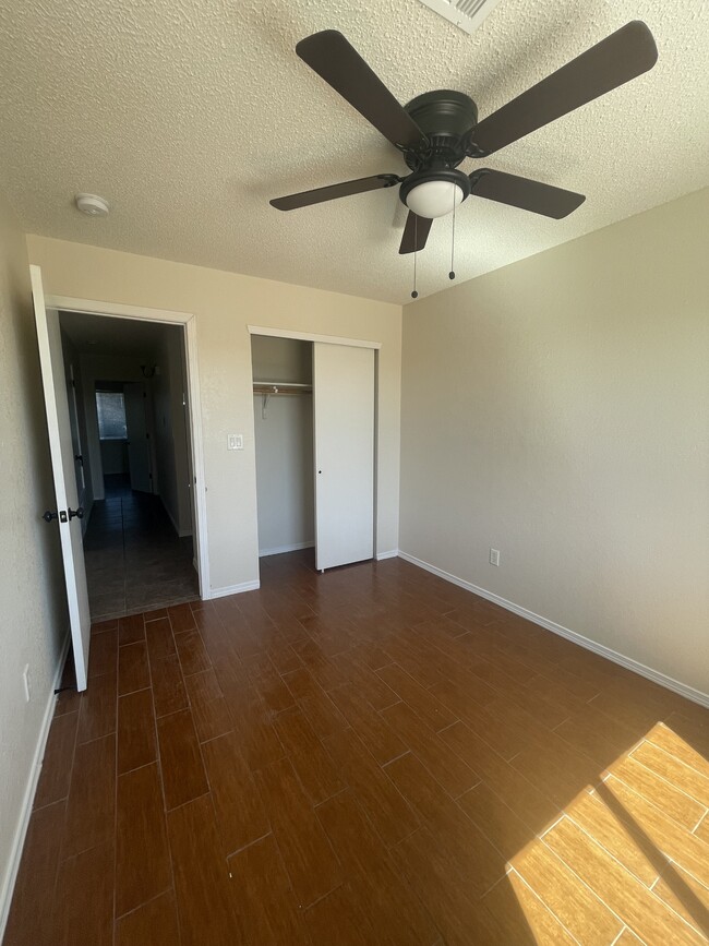 Building Photo - 1832 Shreya St