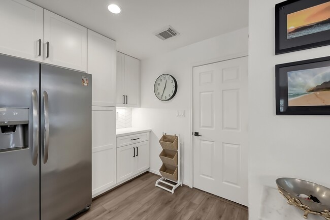 Building Photo - 246 N Walden Elms Cir