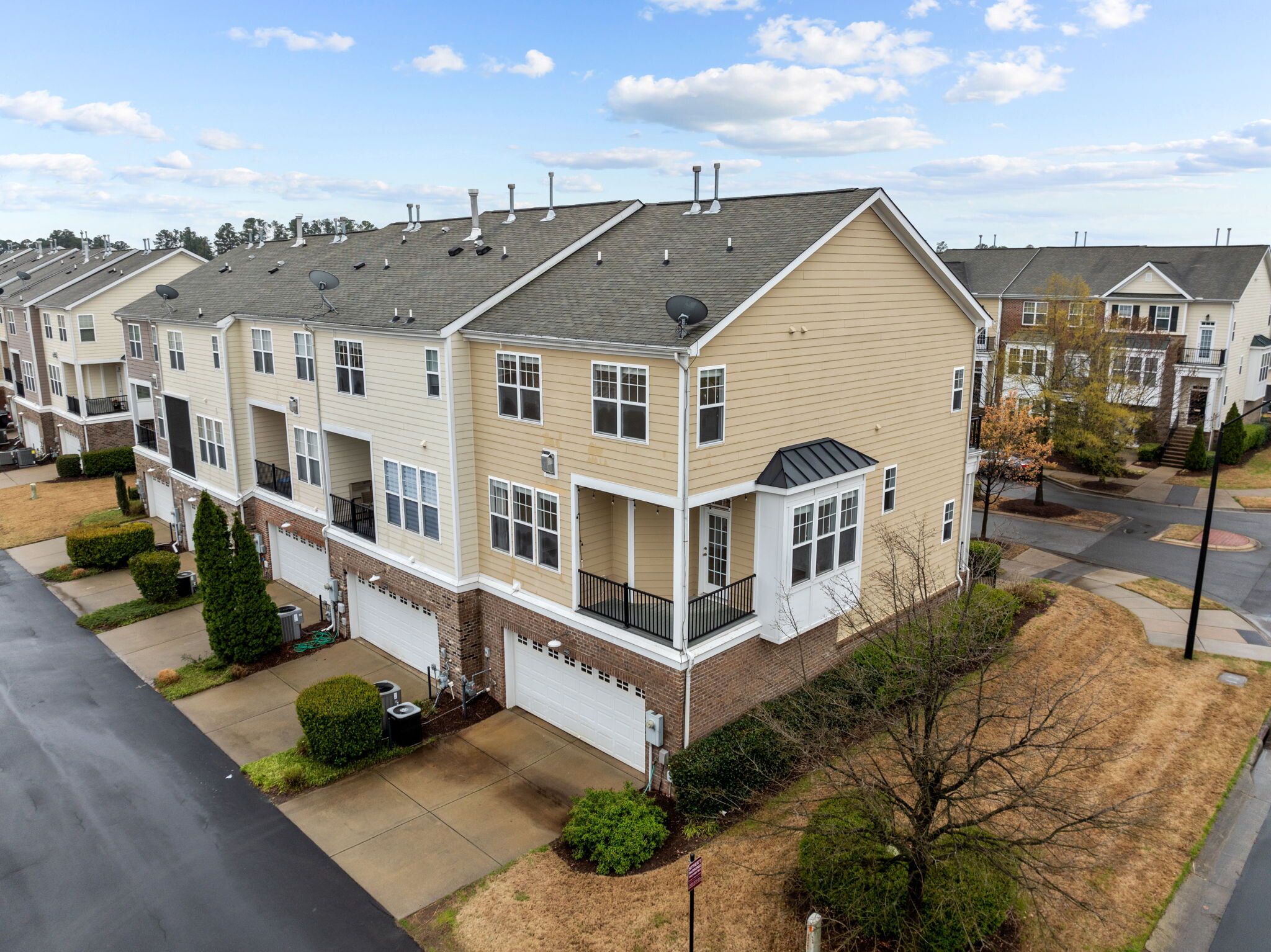 Building Photo - 10122 Glen Autumn Rd