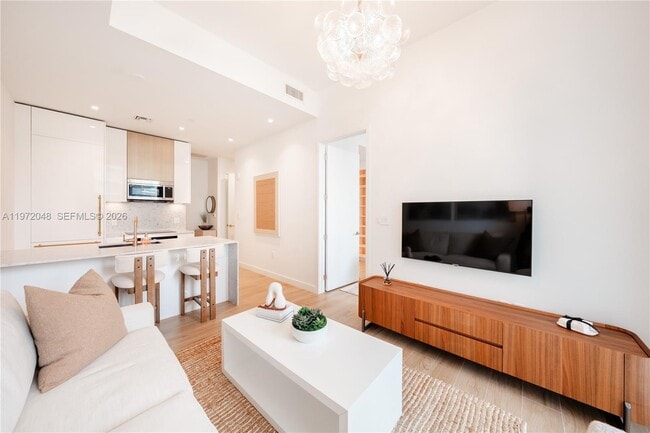 Building Photo - 2655 S Bayshore Dr