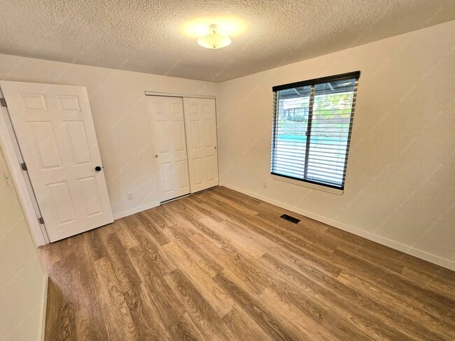 Building Photo - 7739 SE 101st Ave