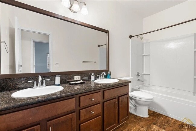 Building Photo - Charming NW Home with 3-Car Garage in Desirable Neighborhood