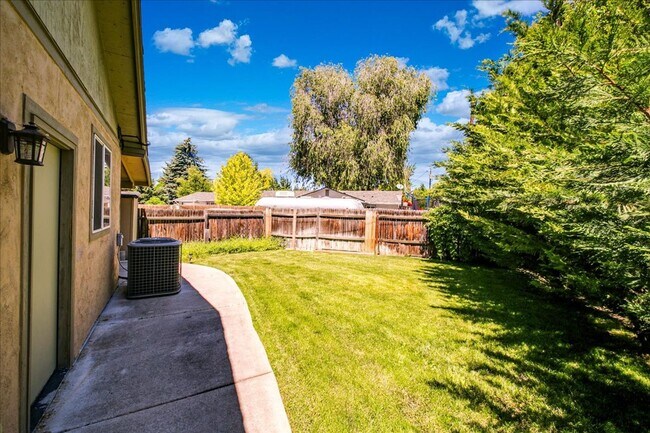 Building Photo - North End corner lot with garden and TONS ...