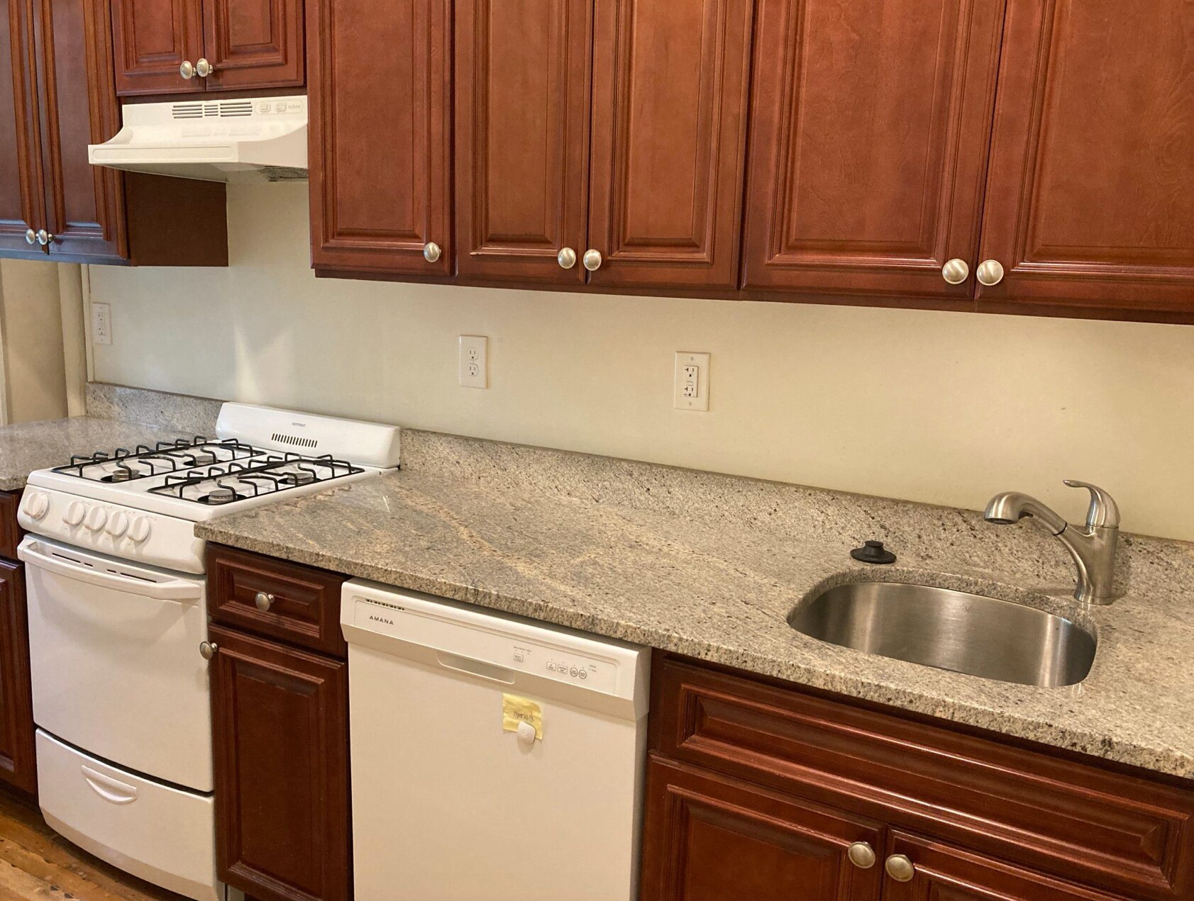 Building Photo - 52 Queensberry St