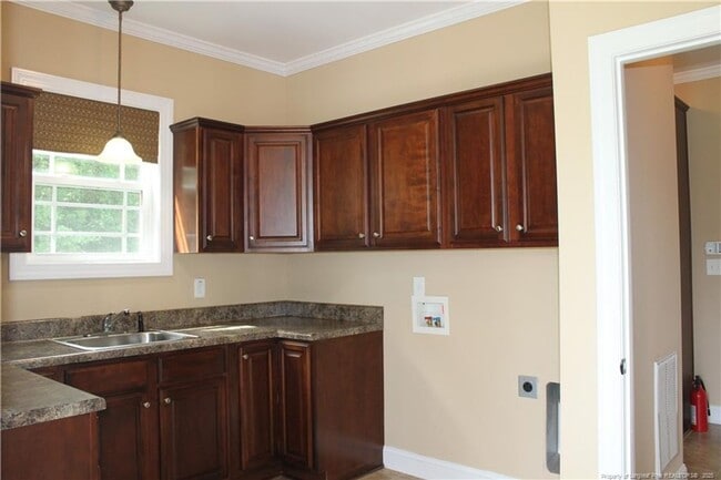 Building Photo - Call/text 9108861306 for Showing