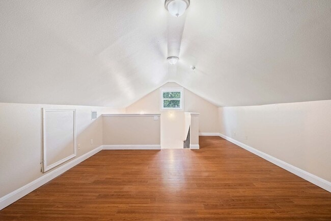 Building Photo - 937 E 52nd St