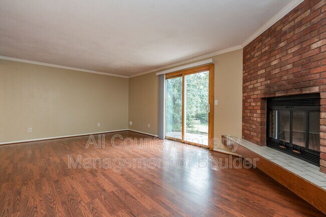 Building Photo - 819 Elliott St