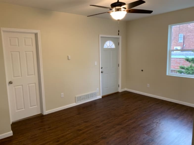 Building Photo - 414 8th St