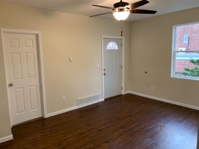 Building Photo - 414 8th St