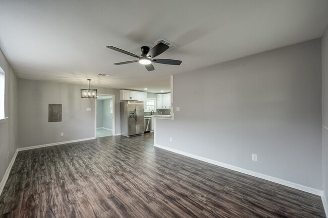 Building Photo - 513 Barkley St