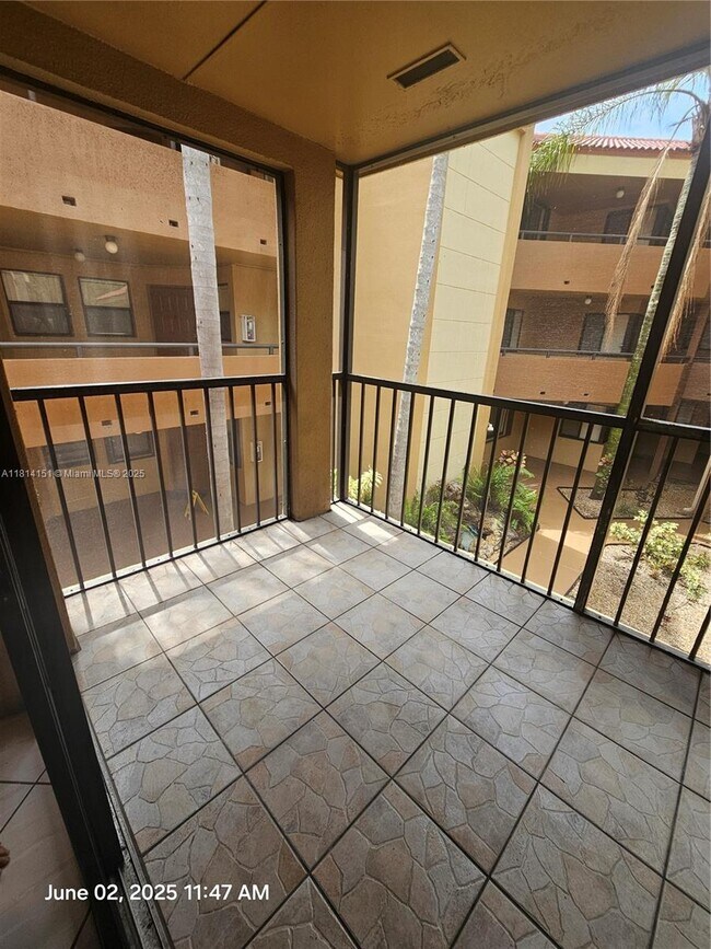 Building Photo - 15405 N Miami Lakeway