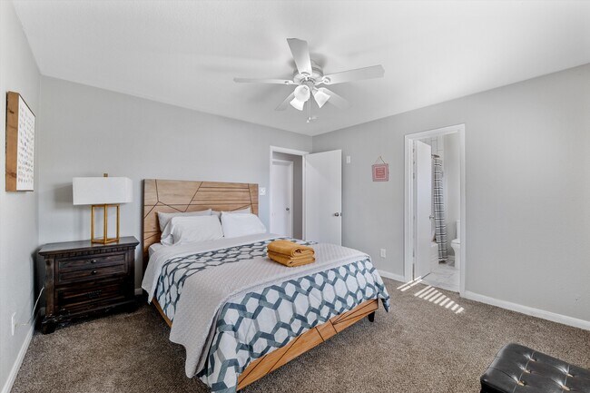 Building Photo - 2753 Larkspur Ln