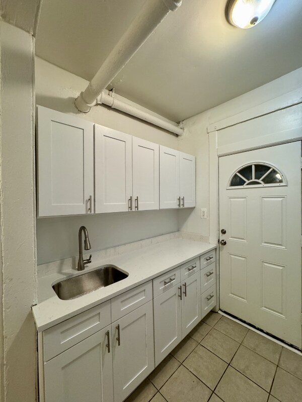 Building Photo - 5054 N Kenmore Ave