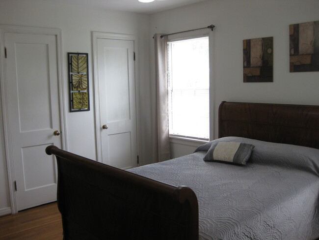 Building Photo - 1136 Hermitage Dr
