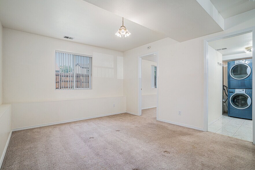 Building Photo - 2139 Daley Dr