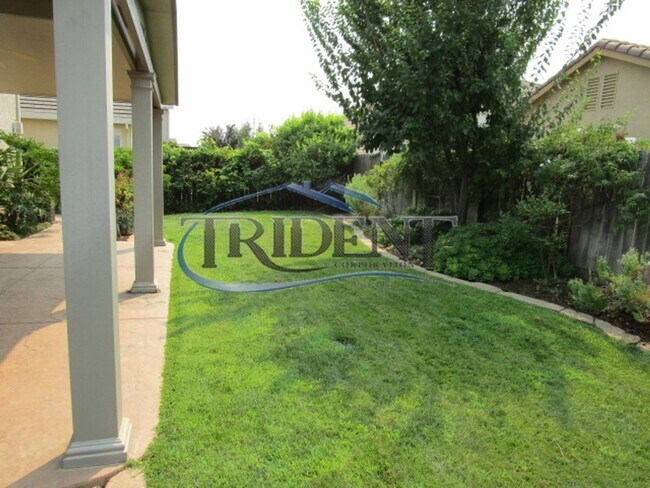 Building Photo - *OPEN HOUSE CANCELED* 3 bedroom, 3 bath house with Bonus Room