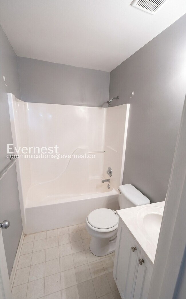 Building Photo - 2 Bed & 2 Bath House / Pet-friendly / Section 8 Accepted