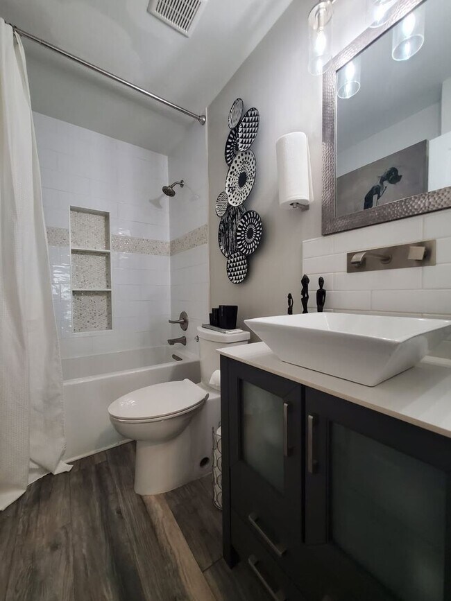 Building Photo - Beautiful 2-Bedroom, 2-Bath Townhome in Gated Community – Section 8 Welcome! Furniture Not Included!
