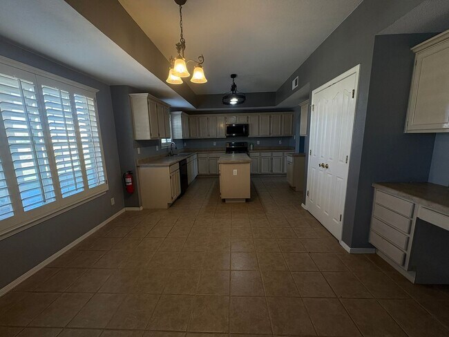 Building Photo - EASTSIDE HOME FOR RENT IN "THE TIERRAS"