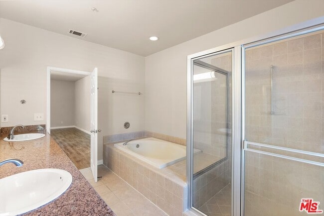 Building Photo - 15804 Crest Ln