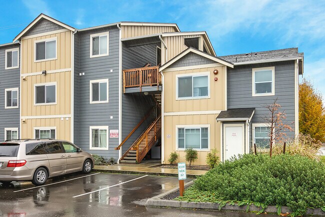 Building Photo - 921 E 72nd St