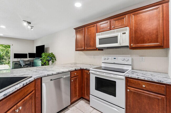Building Photo - 2764 SE Birmingham Dr