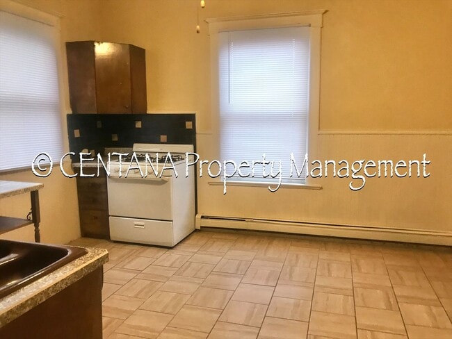 Building Photo - 728 W Granite St