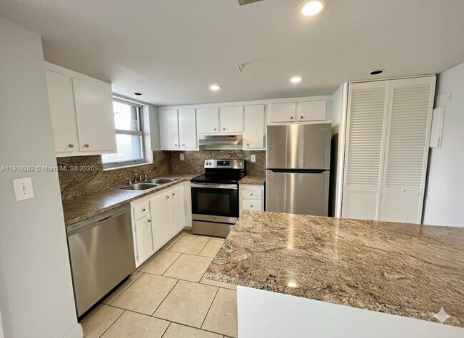 Building Photo - 555 NE 30th St