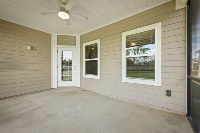 Building Photo - Spacious 4-Bedroom Home with Screened Pati...