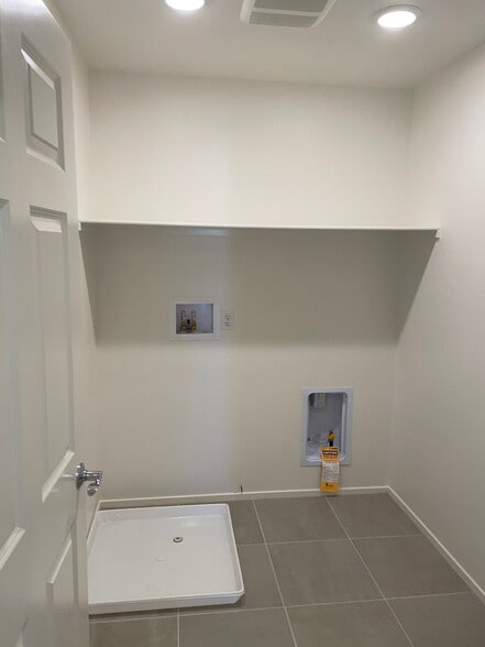 Laundry - 969 W Jasmine Way