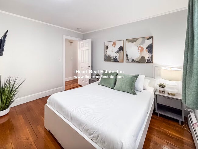 Building Photo - 65-67 Saint James Cir. Unit 1