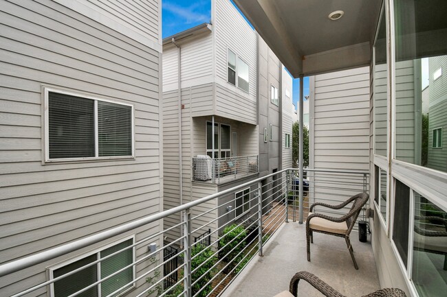 Building Photo - 326 Eado Park Cir